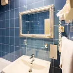 - Self-check-in Hotel 3*