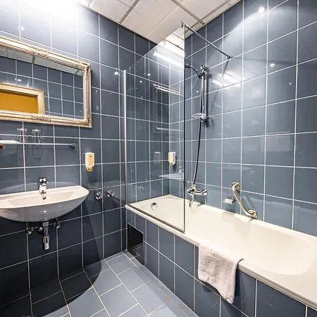 - Self-check-in Hotel