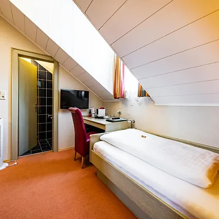 - Self-check-in Hotel 3*