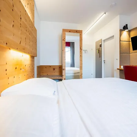 - Self-check-in Hotel 3*