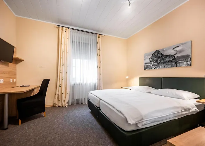 - Self-check-in فندق